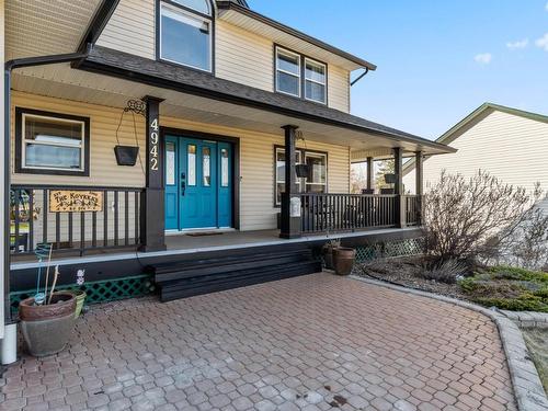 4942 Woodland Crt, Kamloops, BC - Outdoor With Deck Patio Veranda