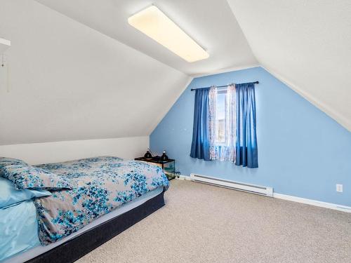 4942 Woodland Crt, Kamloops, BC - Indoor Photo Showing Bedroom