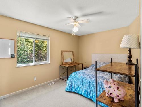 4942 Woodland Crt, Kamloops, BC - Indoor Photo Showing Bedroom