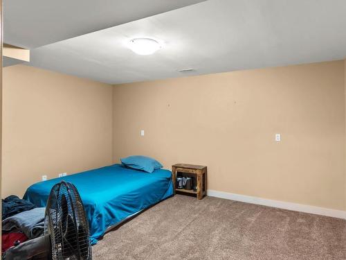 4942 Woodland Crt, Kamloops, BC - Indoor Photo Showing Bedroom