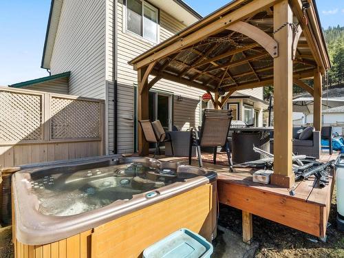 4942 Woodland Crt, Kamloops, BC - Outdoor With Exterior