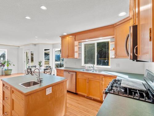 4942 Woodland Crt, Kamloops, BC - Indoor Photo Showing Kitchen With Double Sink