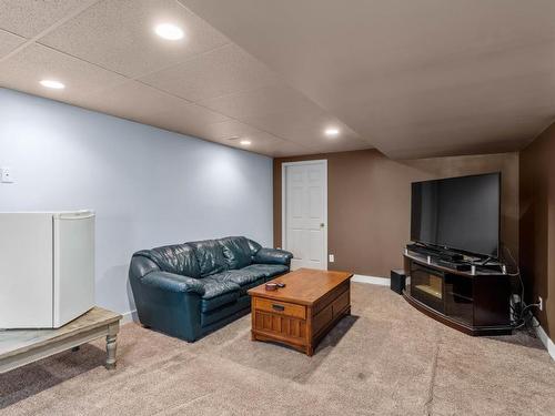 4942 Woodland Crt, Kamloops, BC - Indoor Photo Showing Basement