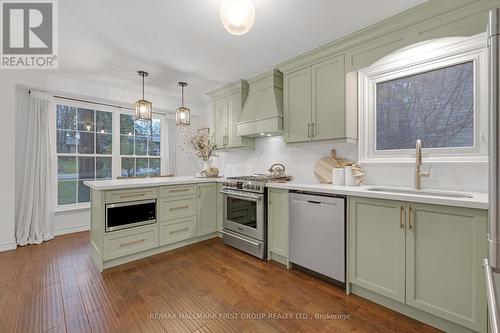 565 Rouge Hills Drive, Toronto (Rouge), ON - Indoor Photo Showing Kitchen With Upgraded Kitchen