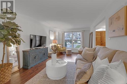 565 Rouge Hills Drive, Toronto (Rouge), ON - Indoor Photo Showing Living Room