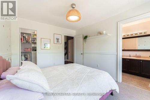 301 King Street E, East Gwillimbury, ON - Indoor Photo Showing Bedroom