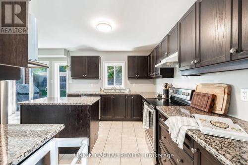 301 King Street E, East Gwillimbury, ON - Indoor Photo Showing Kitchen With Double Sink With Upgraded Kitchen