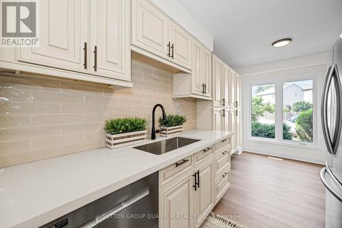 1144 Jamesway Boulevard, Oakville (Iroquois Ridge South), ON - Indoor Photo Showing Kitchen With Upgraded Kitchen