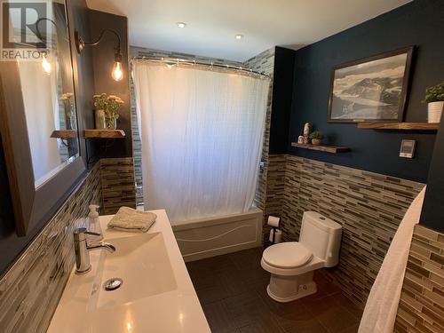 5524 53 Street, Fort Nelson, BC - Indoor Photo Showing Bathroom