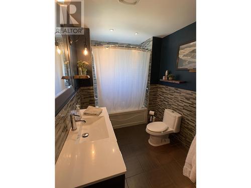 5524 53 Street, Fort Nelson, BC - Indoor Photo Showing Bathroom