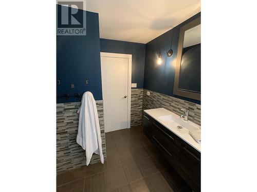 5524 53 Street, Fort Nelson, BC - Indoor Photo Showing Bathroom