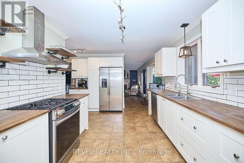 54025 Wellandport Road, Wainfleet, ON - Indoor Photo Showing Kitchen With Double Sink