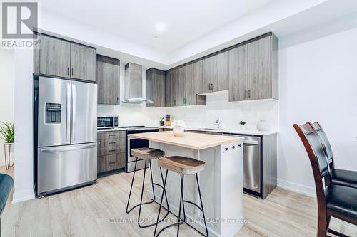 37 Hearne Street, Vaughan (Vaughan Grove), ON - Indoor Photo Showing Kitchen With Upgraded Kitchen