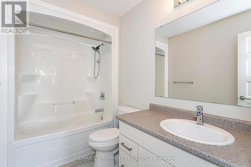 941 Manhattan Way, London, ON - Indoor Photo Showing Bathroom