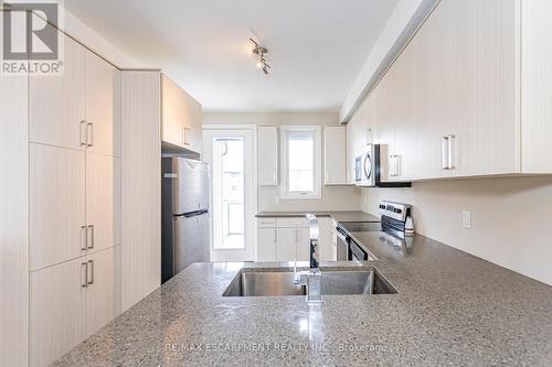 941 Manhattan Way, London, ON - Indoor Photo Showing Kitchen