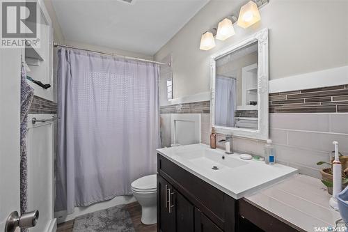 543 25Th Street W, Prince Albert, SK - Indoor Photo Showing Bathroom