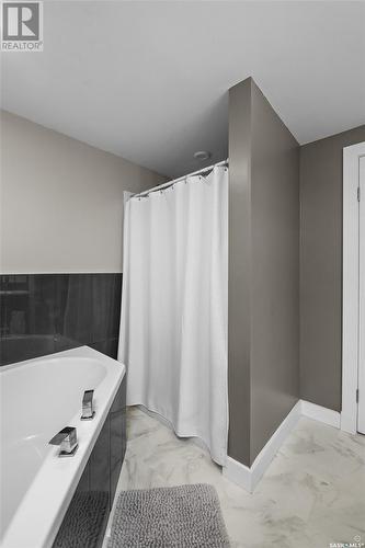 543 25Th Street W, Prince Albert, SK - Indoor Photo Showing Bathroom