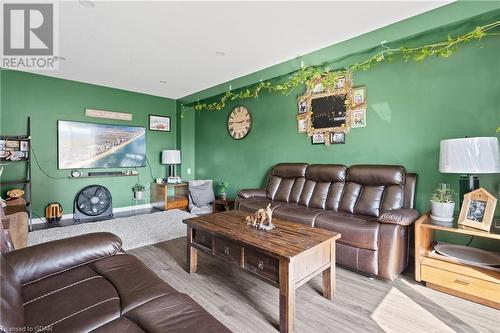 100 Brownleigh Avenue Unit# 256, Welland, ON - Indoor Photo Showing Living Room