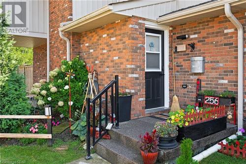 100 Brownleigh Avenue Unit# 256, Welland, ON - Outdoor With Exterior