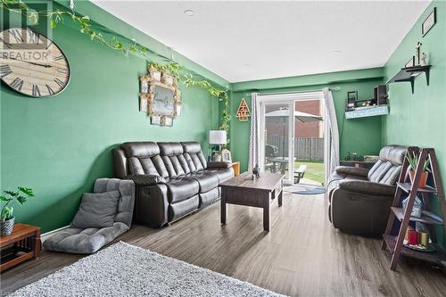 100 Brownleigh Avenue Unit# 256, Welland, ON - Indoor Photo Showing Living Room