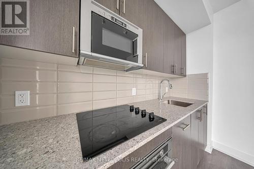 1720 - 2550 Simcoe Street N, Oshawa (Windfields), ON - Indoor Photo Showing Kitchen With Upgraded Kitchen