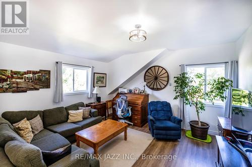 264 Mary Street, Scugog (Port Perry), ON - Indoor Photo Showing Living Room