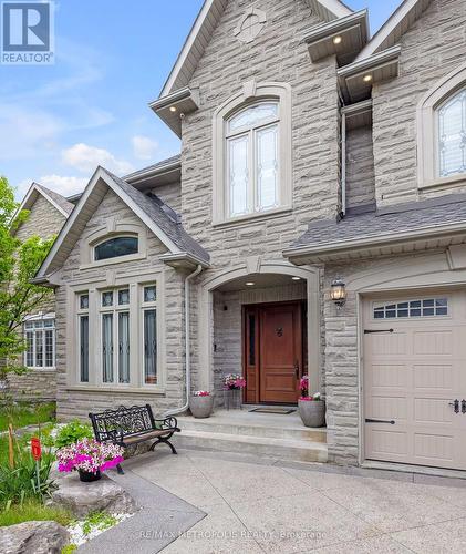 124 Pathlane Road, Richmond Hill, ON - Outdoor With Facade