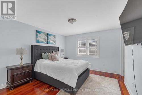 124 Pathlane Road, Richmond Hill, ON - Indoor Photo Showing Bedroom