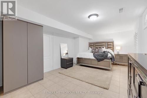 124 Pathlane Road, Richmond Hill, ON - Indoor Photo Showing Bedroom