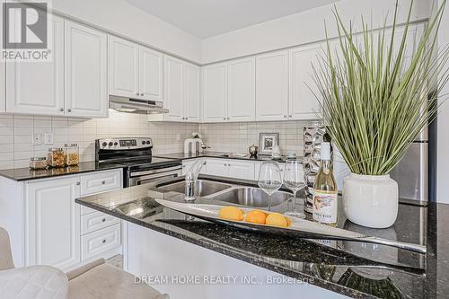 173 Verdi Road, Richmond Hill (Oak Ridges), ON - Indoor Photo Showing Kitchen With Double Sink With Upgraded Kitchen