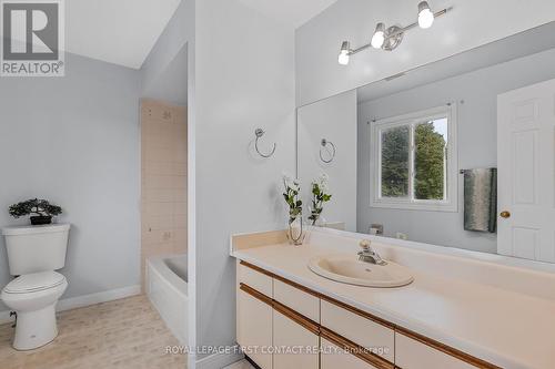 9 Carr Drive N, Barrie, ON - Indoor Photo Showing Bathroom