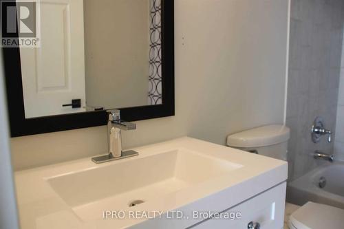 2207 - 285 Enfield Place, Mississauga, ON - Indoor Photo Showing Bathroom