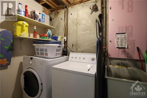 Lower level laundry room - 25 Chisholm Court, Ottawa, ON - Indoor Photo Showing Laundry Room