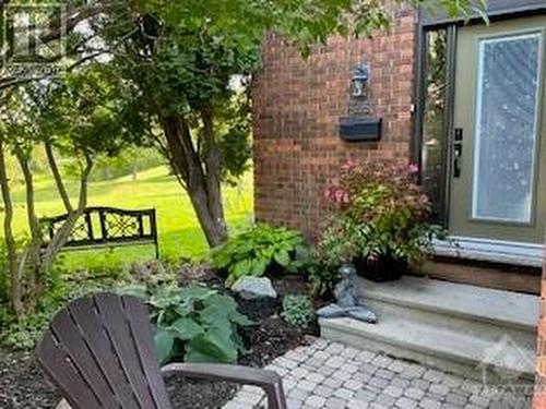 Front Entrance - 25 Chisholm Court, Ottawa, ON - Outdoor