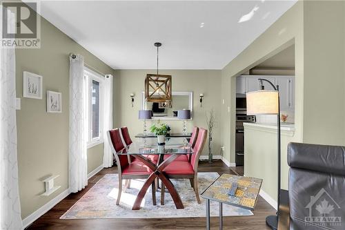 25 Chisholm Court, Ottawa, ON - Indoor Photo Showing Dining Room