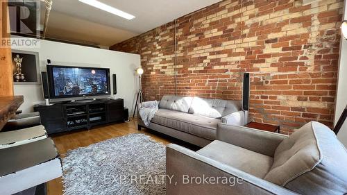 415 - 81A Front Street E, Toronto, ON - Indoor Photo Showing Living Room