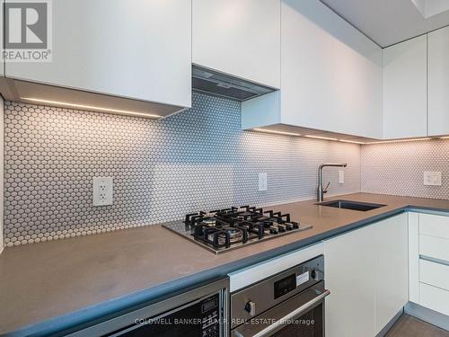 703 - 2720 Dundas Street W, Toronto (Junction Area), ON - Indoor Photo Showing Kitchen