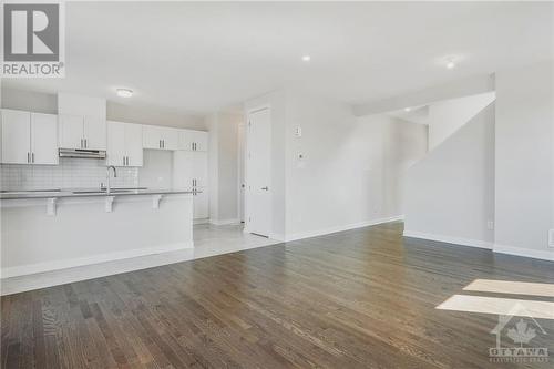 136 Beebalm Crescent, Ottawa, ON - Indoor Photo Showing Kitchen