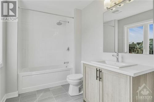 2nd floor bathroom - 136 Beebalm Crescent, Ottawa, ON - Indoor Photo Showing Bathroom