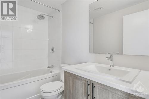 En-suite - 136 Beebalm Crescent, Ottawa, ON - Indoor Photo Showing Bathroom