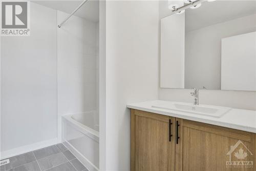 Basement bathroom - 136 Beebalm Crescent, Ottawa, ON - Indoor Photo Showing Bathroom