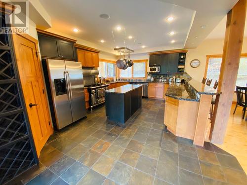 1802 Greywolf  Drive, Panorama, BC - Indoor Photo Showing Kitchen