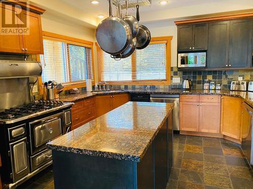 1802 Greywolf  Drive, Panorama, BC - Indoor Photo Showing Kitchen