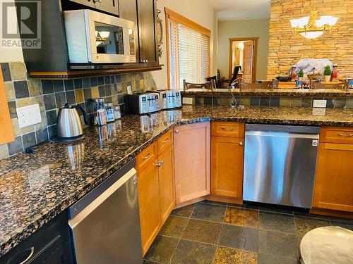 1802 Greywolf  Drive, Panorama, BC - Indoor Photo Showing Kitchen With Upgraded Kitchen