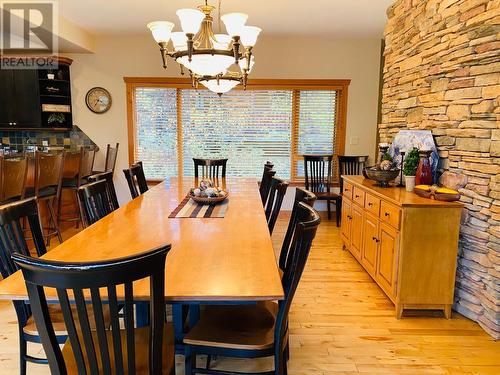 1802 Greywolf  Drive, Panorama, BC - Indoor Photo Showing Dining Room