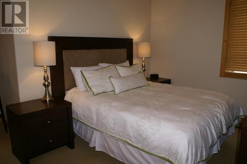 1802 Greywolf  Drive, Panorama, BC - Indoor Photo Showing Bedroom