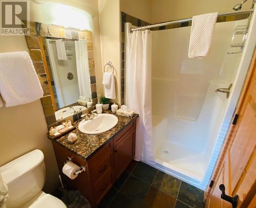 1802 Greywolf  Drive, Panorama, BC - Indoor Photo Showing Bathroom