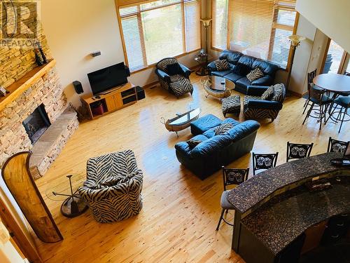 1802 Greywolf  Drive, Panorama, BC - Indoor Photo Showing Living Room With Fireplace