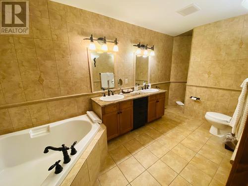 1802 Greywolf  Drive, Panorama, BC - Indoor Photo Showing Bathroom