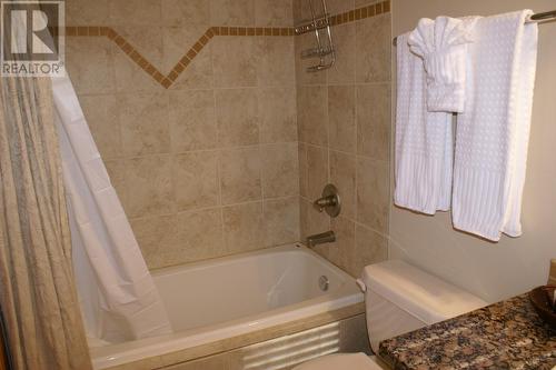 1802 Greywolf  Drive, Panorama, BC - Indoor Photo Showing Bathroom